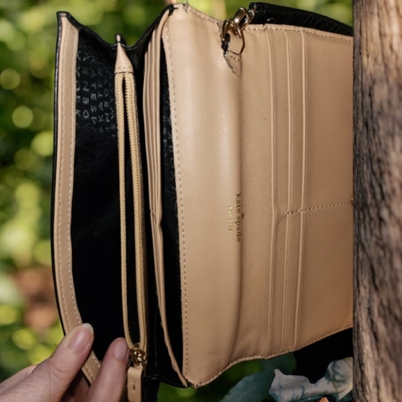 Kate Spade EUC! Perri Lane Linney Wallet/Wristlet W/ Cutout Detail Retails $189 - Picture 5 of 12